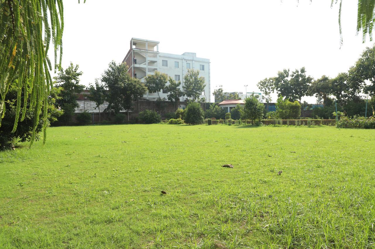 Hotel Avexia Premiere Agra Exteriér fotografie